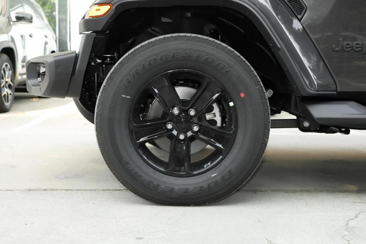 2.0T爆发266马力,标配8AT,JEEP牧马人到底值不值得选?(jeep 牧马人 2021)