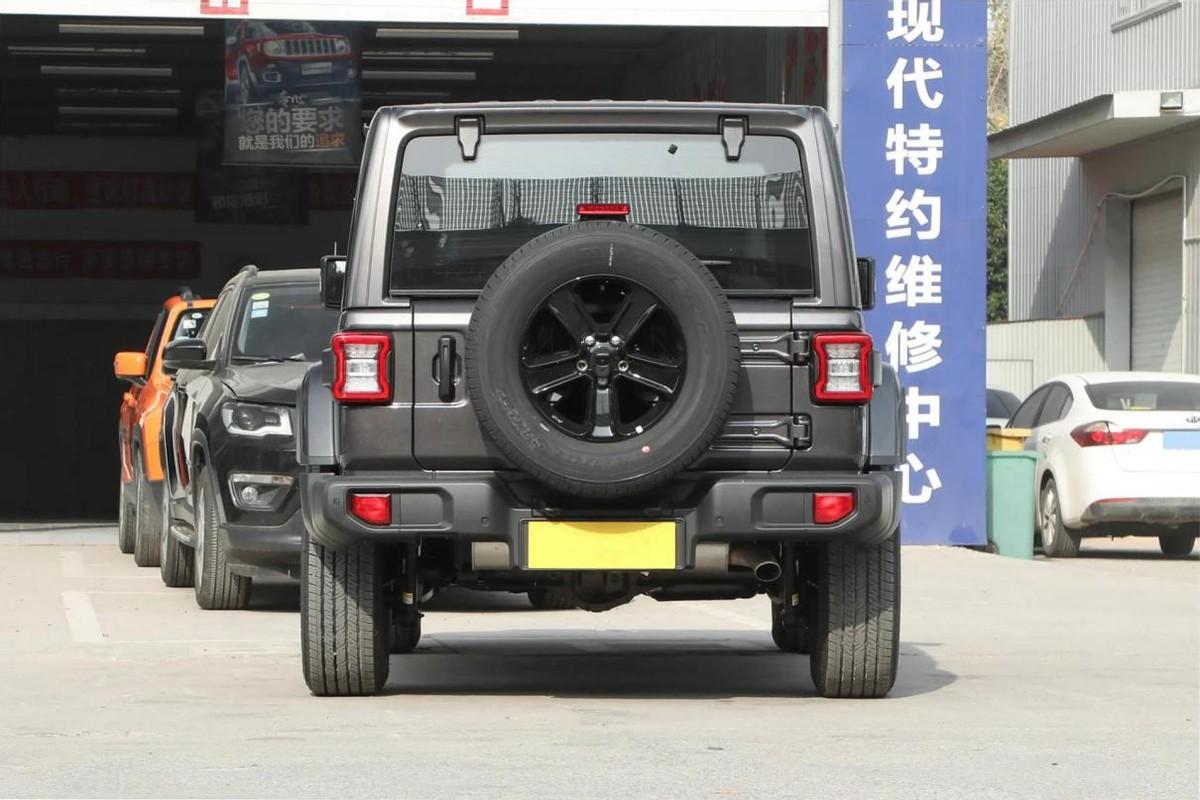 2.0T爆发266马力,标配8AT,JEEP牧马人到底值不值得选?(jeep 牧马人 2021)