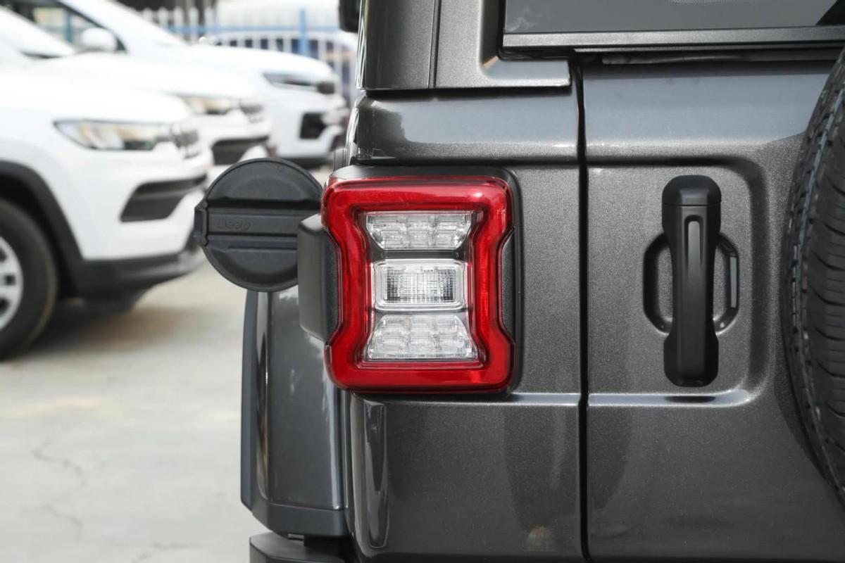 2.0T爆发266马力,标配8AT,JEEP牧马人到底值不值得选?(jeep 牧马人 2021)