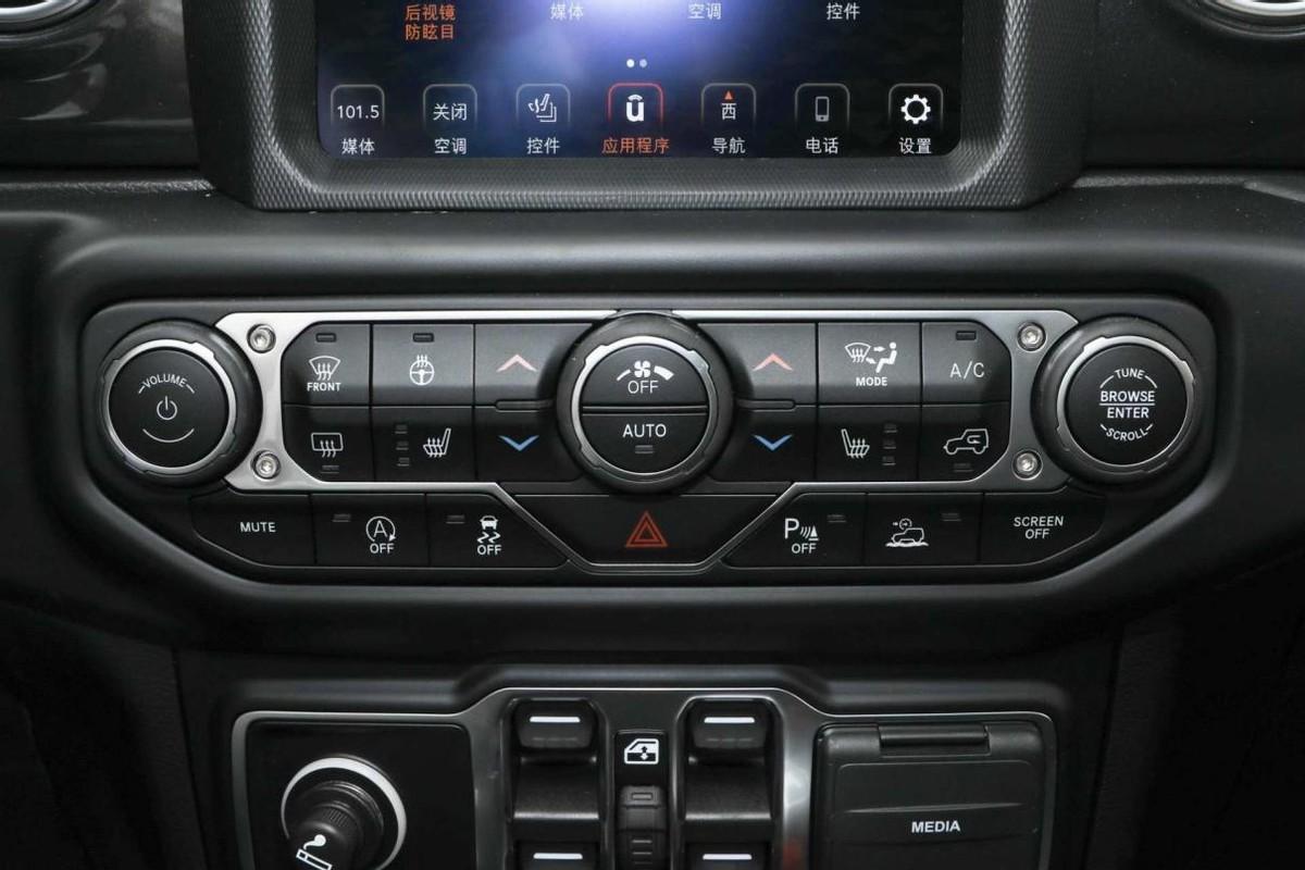 2.0T爆发266马力,标配8AT,JEEP牧马人到底值不值得选?(jeep 牧马人 2021)