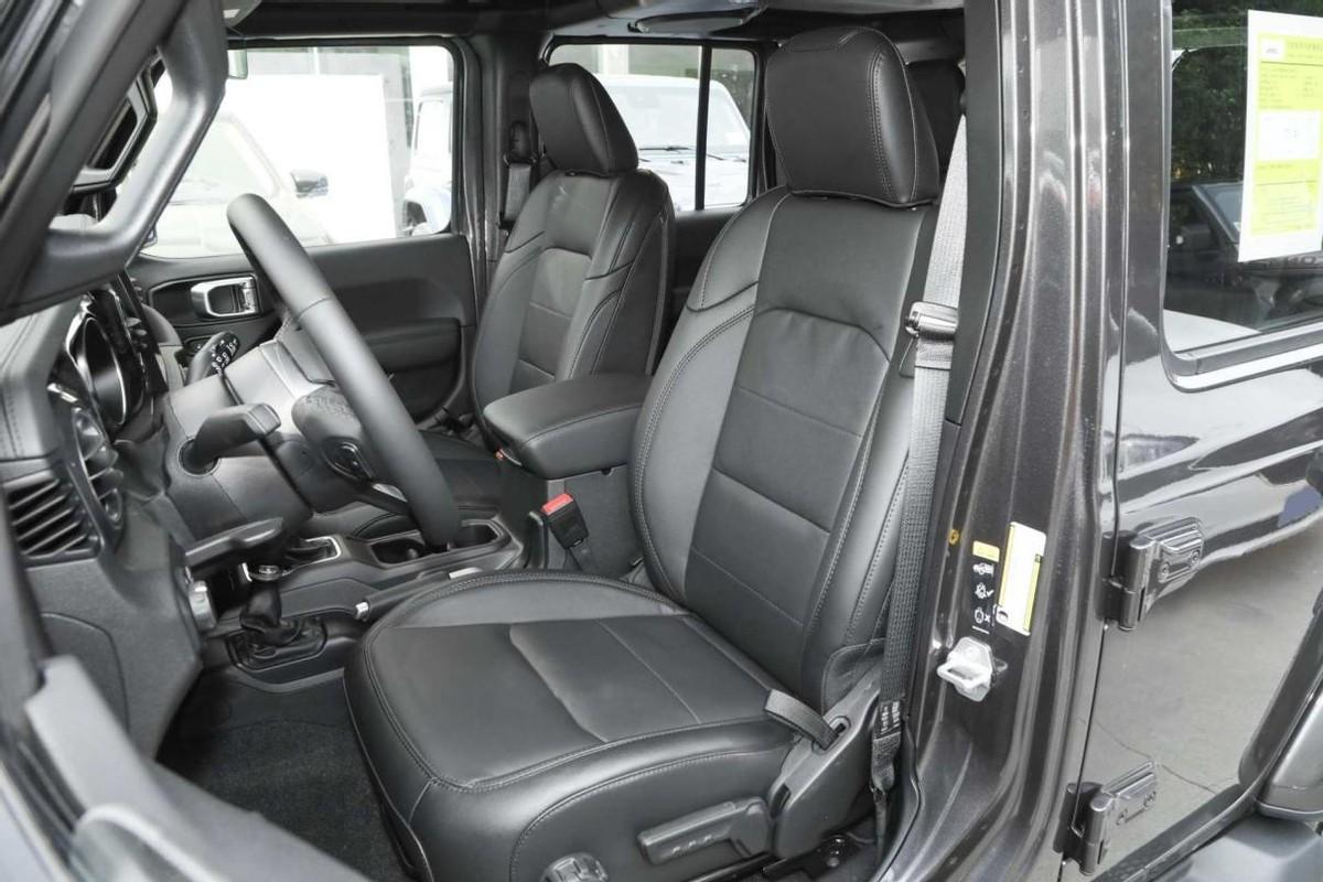 2.0T爆发266马力,标配8AT,JEEP牧马人到底值不值得选?(jeep 牧马人 2021)