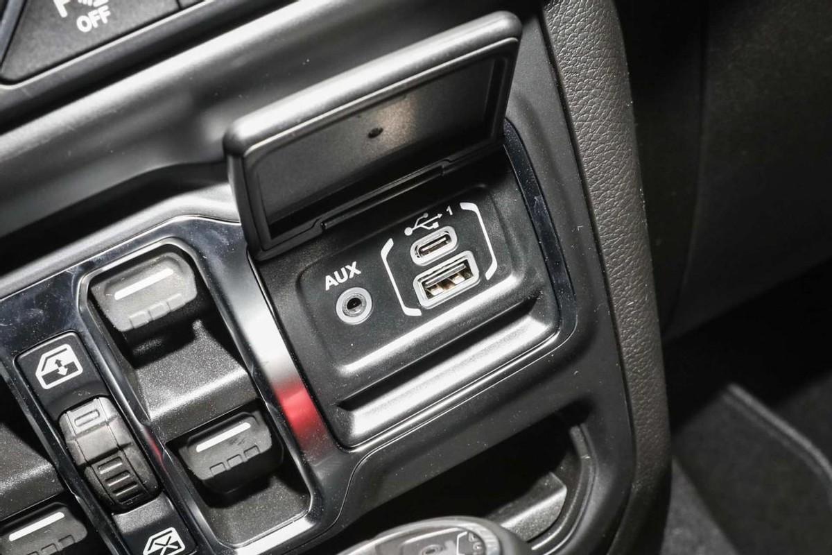 不到45万起,纯进口硬派越野SUV,配2.0T+8AT,牧马人值得选吗?(越野车jeep牧马人高配多少钱一辆)