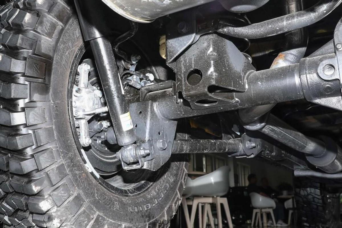 不到45万起,纯进口硬派越野SUV,配2.0T+8AT,牧马人值得选吗?(越野车jeep牧马人高配多少钱一辆)
