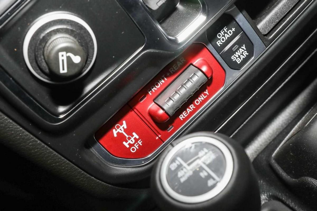 不到45万起,纯进口硬派越野SUV,配2.0T+8AT,牧马人值得选吗?(越野车jeep牧马人高配多少钱一辆)