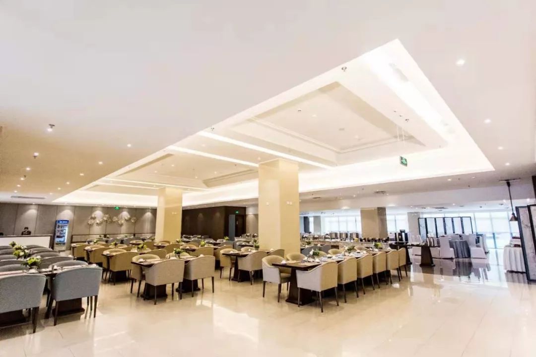 环球中心背面这家五星级酒店,婚宴价格真的让人心动!-环球中心宴会厅