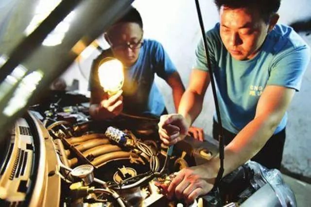 汽车油改气对车辆有影响吗?修车师傅拆开发动机后,说出真实情况-汽车油改气的利与弊安全吗