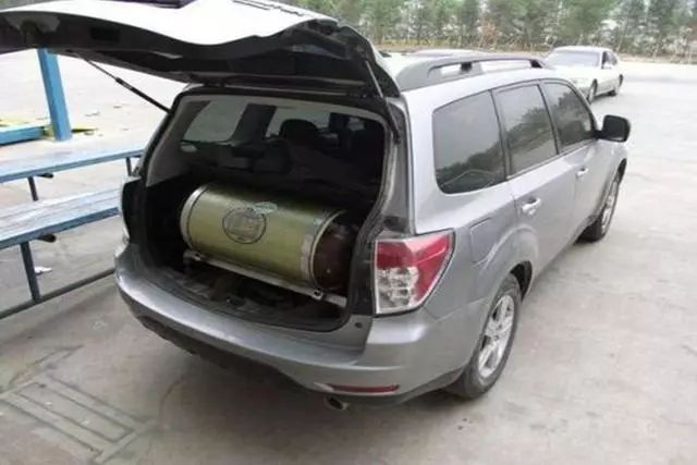 汽车油改气对车辆有影响吗?修车师傅拆开发动机后,说出真实情况-汽车油改气的利与弊安全吗