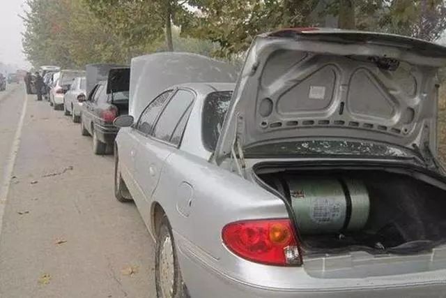 汽车油改气对车辆有影响吗?修车师傅拆开发动机后,说出真实情况-汽车油改气的利与弊安全吗