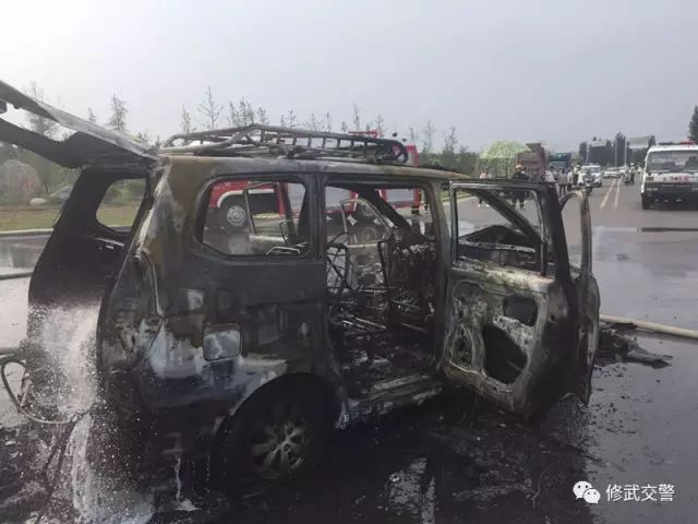 车改气的一定要小心,汽车瞬间燃烧致1人受伤!-汽车改气有什么危害