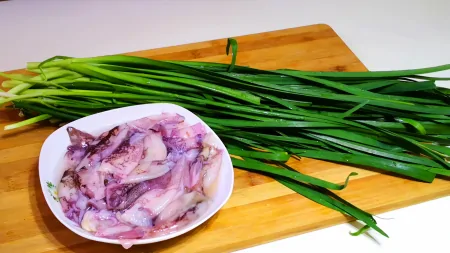 韭菜和它一起包饺子,味道美极了,比三鲜馅更鲜,味精都不用放了(韭菜配什么馅包饺子好吃)