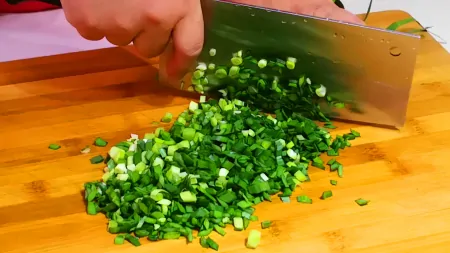 韭菜和它一起包饺子,味道美极了,比三鲜馅更鲜,味精都不用放了(韭菜配什么馅包饺子好吃)