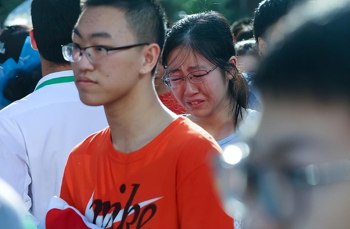 郑州15名学生无缘高考,当事人出面证实,班主任3个字回答惹众怒(郑州高考失联男孩最新消息)