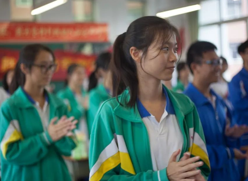 郑州15名学生无缘高考,当事人出面证实,班主任3个字回答惹众怒(郑州高考失联男孩最新消息)