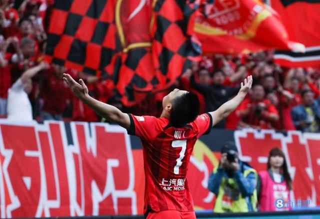 东体:武磊的进球庆祝像极了鲁尼,绝杀也是送给儿子的生日礼物(武磊的进球视频)