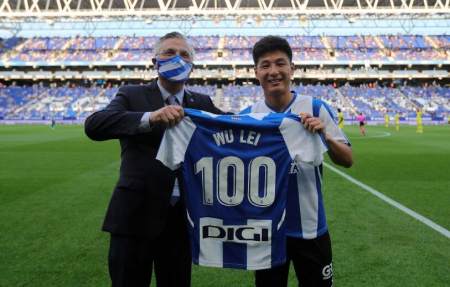 无缘上帝之手!武磊绝杀被吹,赛后做出解释显遗憾,晒100场球衣(武磊的比赛)