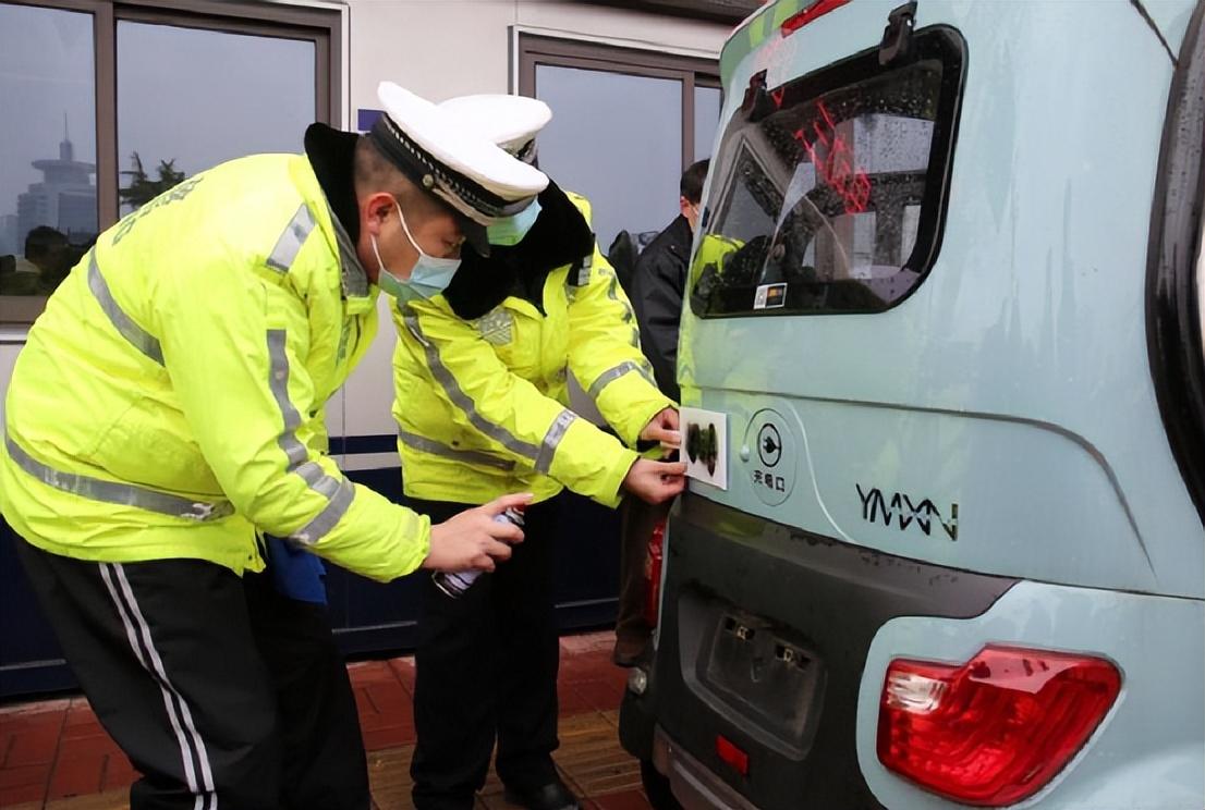 电动四轮车还能不能上路使用?多地公布标准,还在骑的注意了(电动四轮还可以上路吗)