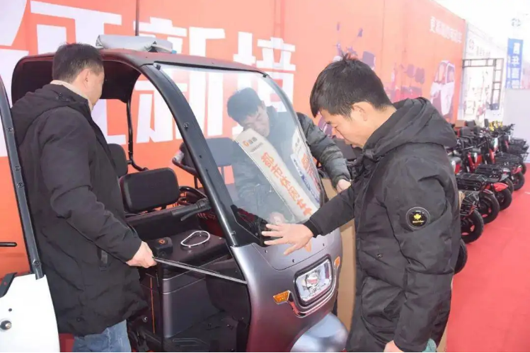 才知道,5000元的小四轮老年代步车,出厂价多少?卖一辆赚多少?(老年代步四轮车怎么样)