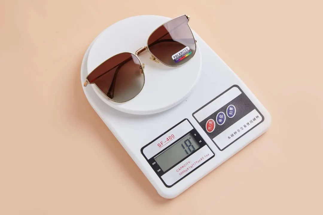 为什么我劝你夏天一定要戴墨镜-夏天带墨镜可以预防眼部病变吗