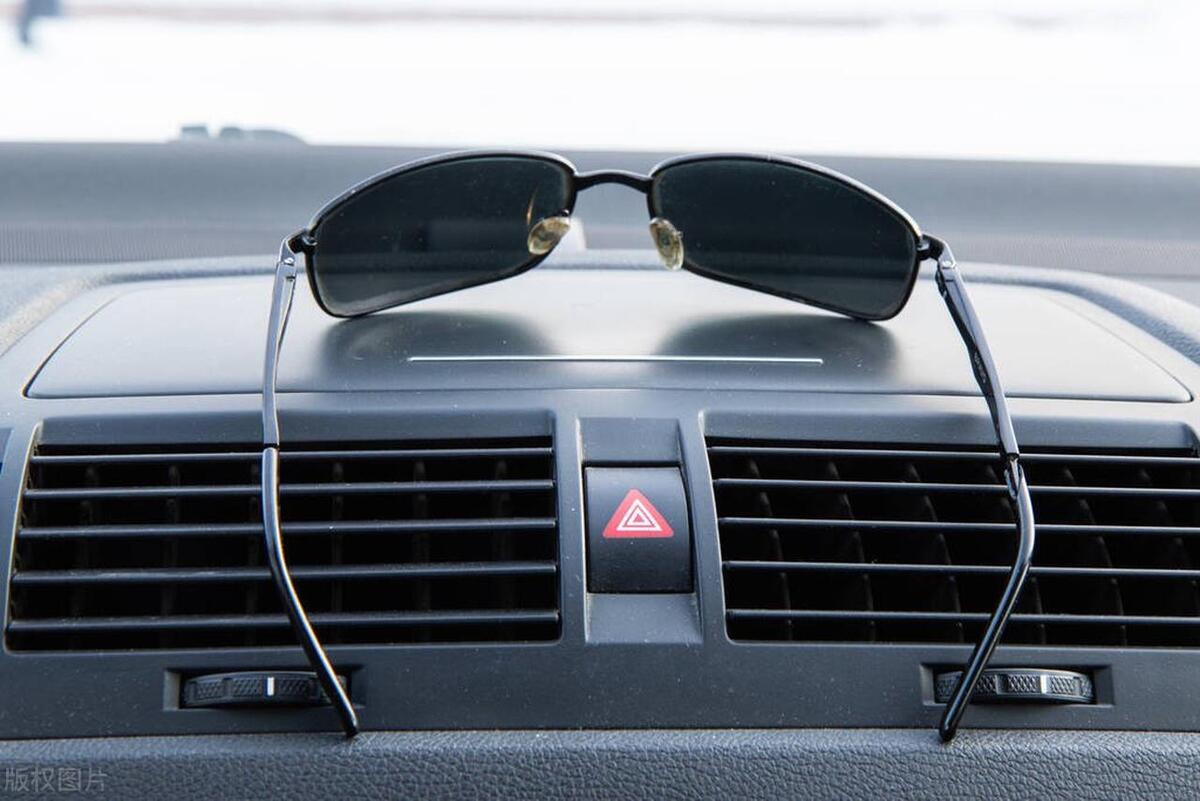 【司机镜】开车太阳镜偏光好还是不偏光好?-太阳镜偏光和不偏光的区别在哪里