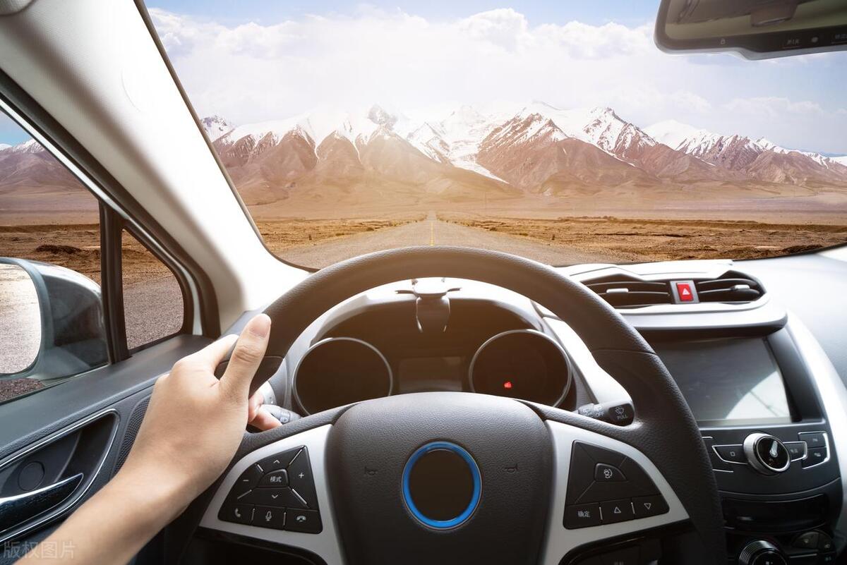 【司机镜】开车太阳镜偏光好还是不偏光好?-太阳镜偏光和不偏光的区别在哪里