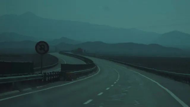 读《夜晚的潜水艇》后:(读夜晚的潜水艇有感)