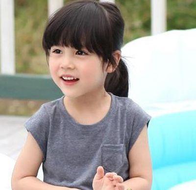 2016夏季小学女生长发扎发,淑女也是从小养成的!-小学生女生扎头发简单又好看图片