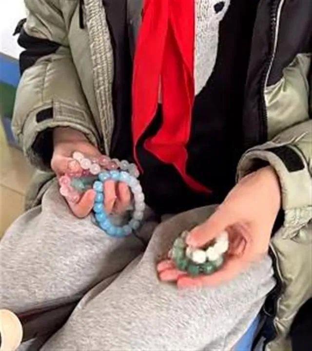 这年头,小学生都在盘串了-小学生盘子创意图片大全图片高清