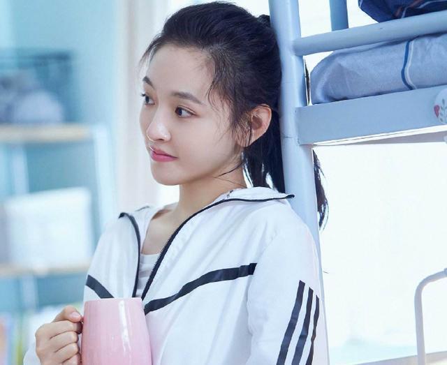 青春有活力的4款发型!学生党和上班族都可以,减龄又好看-青春头发造型