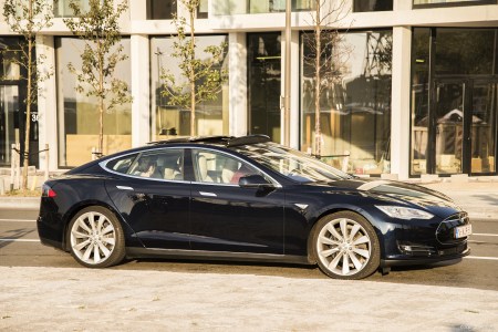 特斯拉再次降价,掌握价格战指挥棒,国产新能源汽车面临更大压力-特斯拉降价补偿方案 国产