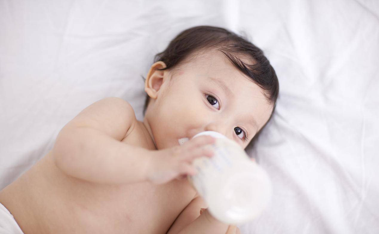 奶粉不溶解,奶粉结块……关于奶粉的5个常见问题,一次说清楚-奶粉不怎么好溶解有块状物