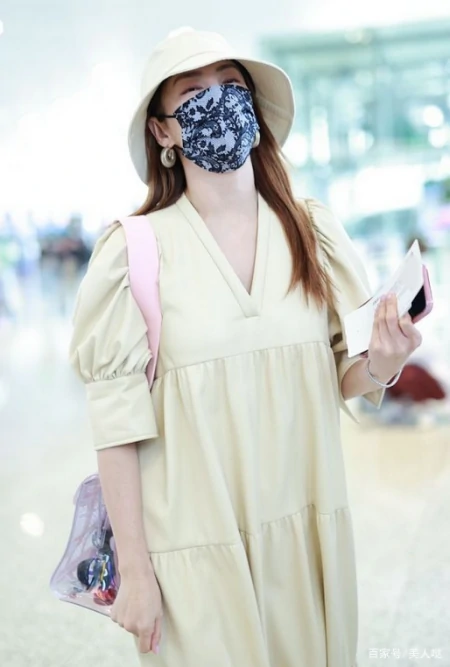 张雨绮终于换风格!“孕妇裙”看似臃肿,实则慵懒又舒适,真洋气(张雨绮孕期照片高清图)