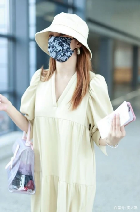 张雨绮终于换风格!“孕妇裙”看似臃肿,实则慵懒又舒适,真洋气(张雨绮孕期照片高清图)