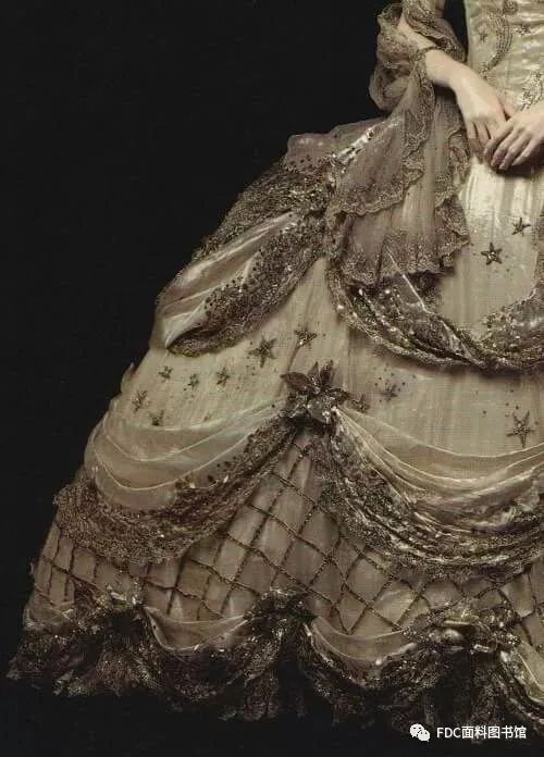 戏剧影视《伊丽莎白:黄金时代》服装面料指南(伊利莎白黄金时代)