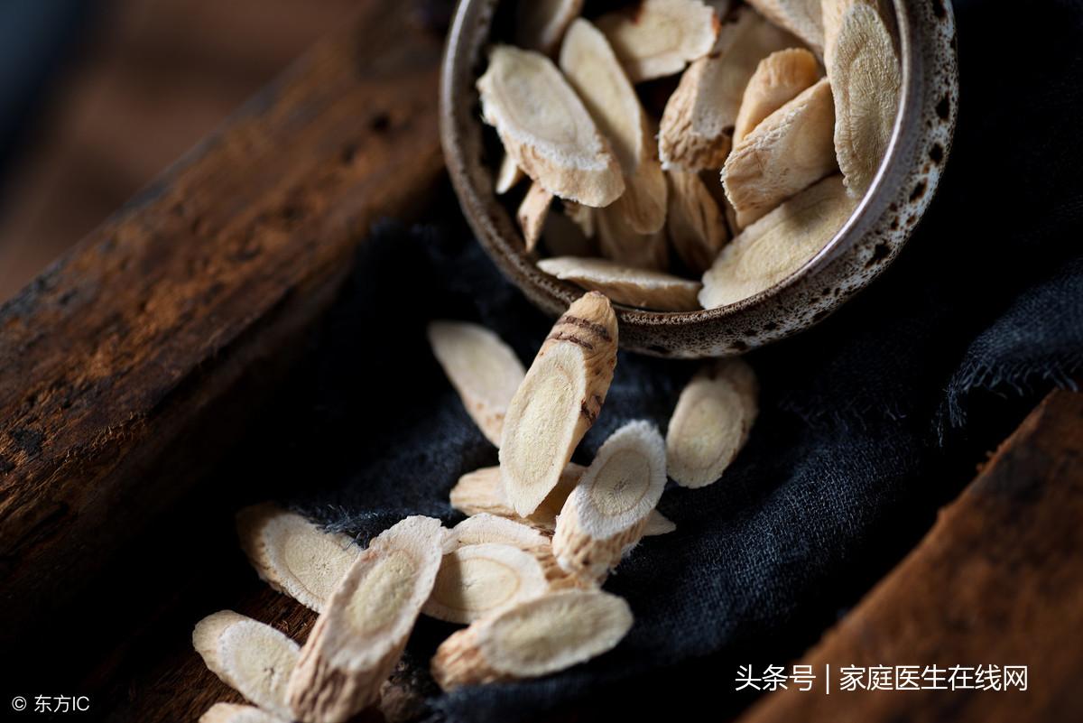 长期用黄芪泡水的人,已经尝到这4个甜头,现在分享给你(用黄芪泡水喝,不仅能抗衰老)