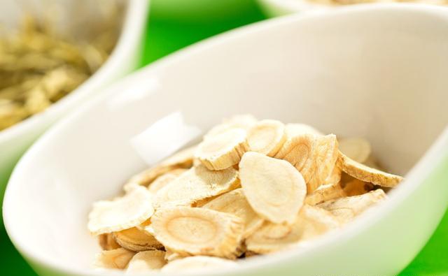 黄芪的功效与作用及禁忌!(收藏)(黄芪的功效与作用及食用禁忌症)