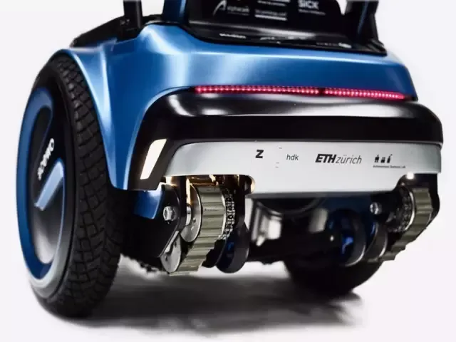 这个能自动爬楼梯的高颜值轮椅,希望能为瘫痪人群达成无障碍生活-自动爬楼梯轮椅视频 在线观看