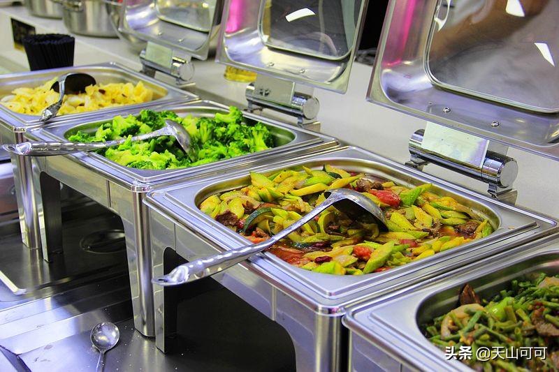医院食堂饭菜实惠品种多,荤素搭配任意吃,来蹭饭人比工作人员多(医院食堂有什么菜)
