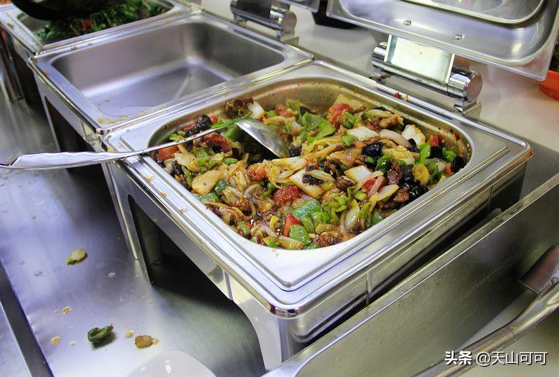 医院食堂饭菜实惠品种多,荤素搭配任意吃,来蹭饭人比工作人员多(医院食堂有什么菜)