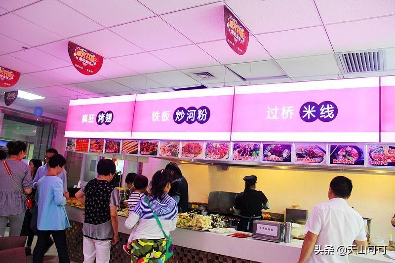 医院食堂饭菜实惠品种多,荤素搭配任意吃,来蹭饭人比工作人员多(医院食堂有什么菜)