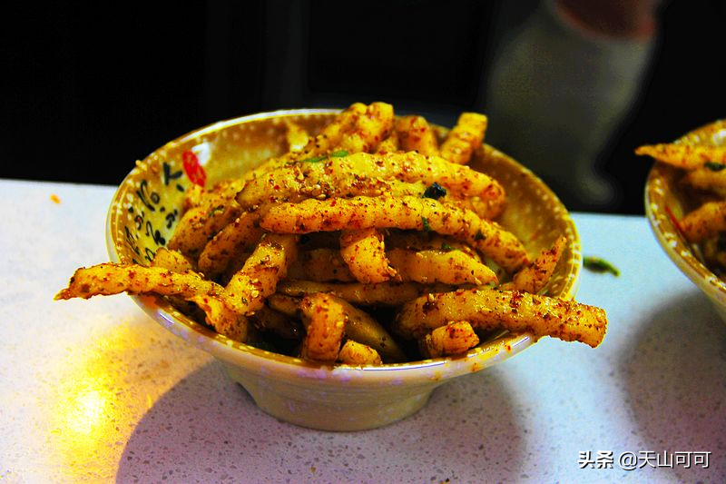 医院食堂饭菜实惠品种多,荤素搭配任意吃,来蹭饭人比工作人员多(医院食堂有什么菜)