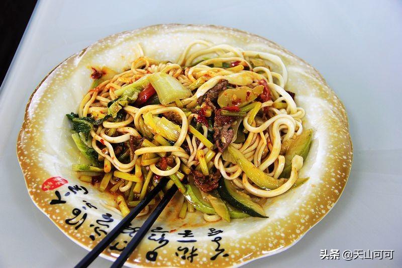 医院食堂饭菜实惠品种多,荤素搭配任意吃,来蹭饭人比工作人员多(医院食堂有什么菜)