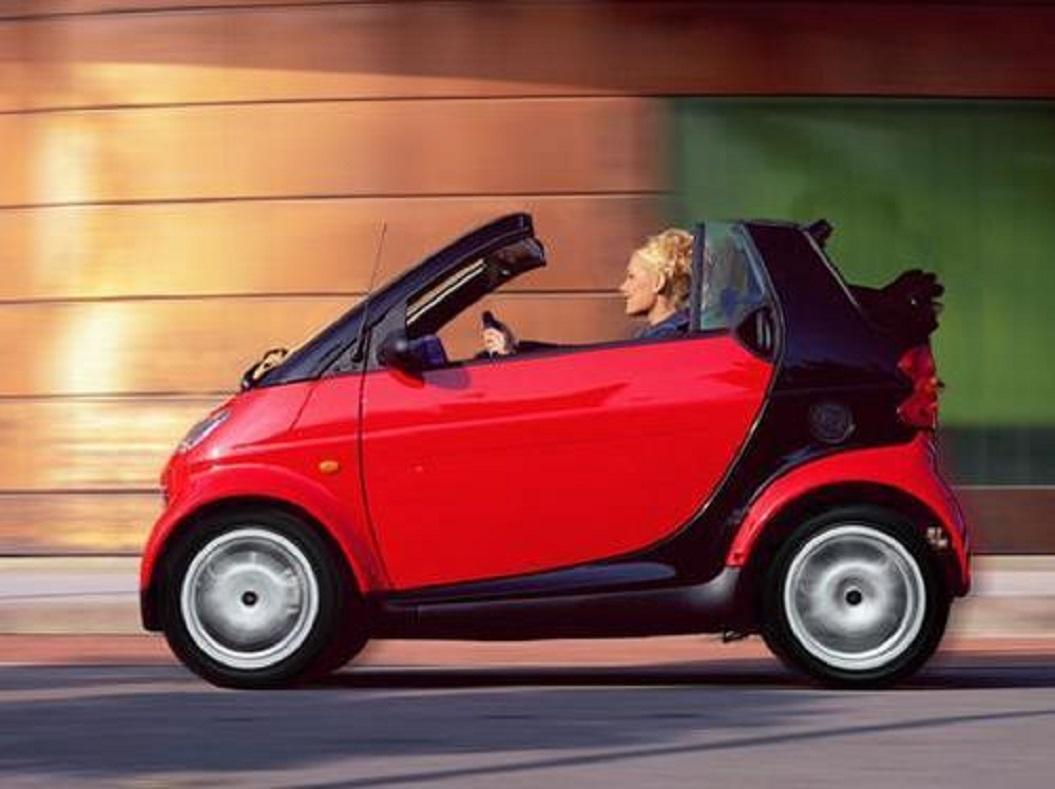 奔驰微型小汽车smart,能上高速,最高车速155km\h-奔驰smart能上高速公路吗