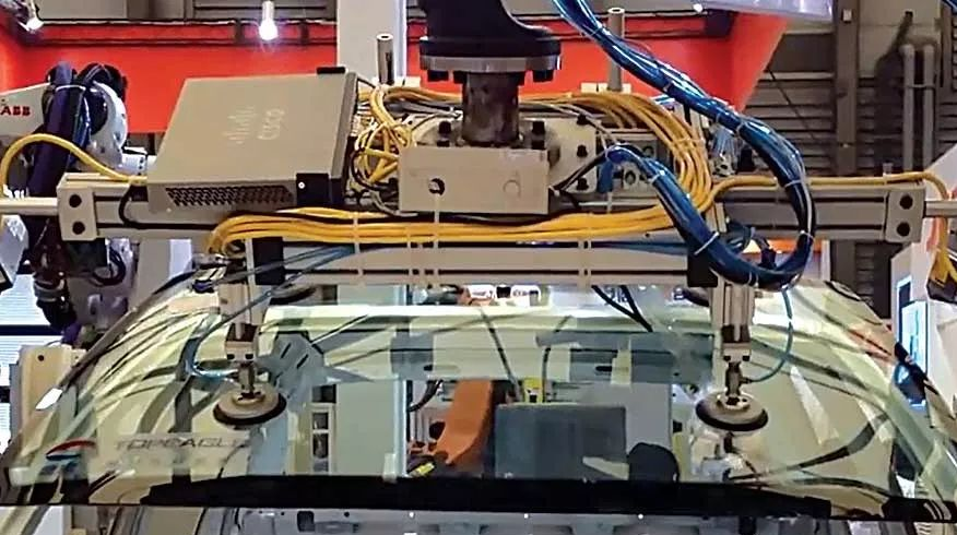 车窗膜气泡怎么办?撕膜会导致后窗玻璃报废?撕还是不撕?-车窗膜起泡了怎么撕下来视频