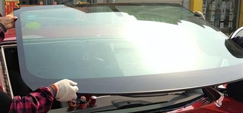 车窗膜气泡怎么办?撕膜会导致后窗玻璃报废?撕还是不撕?-车窗膜起泡了怎么撕下来视频