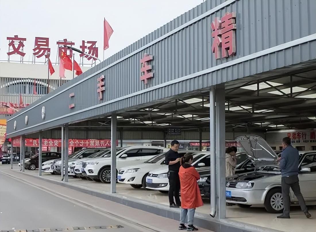 车窗膜气泡怎么办?撕膜会导致后窗玻璃报废?撕还是不撕?-车窗膜起泡了怎么撕下来视频