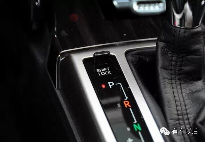 开车忘松手刹,有过的举手! | 一周问答精选-汽车忘记松手刹行驶一段有啥影响