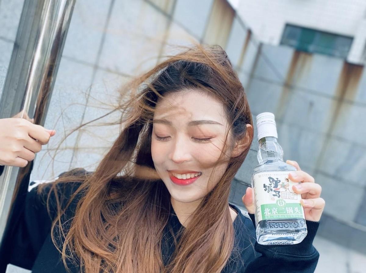 钟薛高新品3.5元一支,雪糕刺客低头了?消费降级下这头驴3月过亿(钟薛高雪糕名字由来)