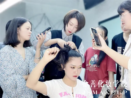 学化妆去哪里学?不妨看看这三家!-我想学化妆去哪里学哪个好