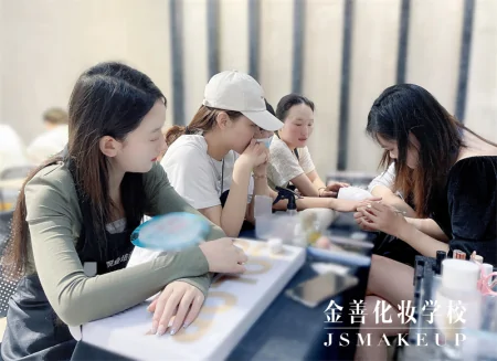 学化妆去哪里学?不妨看看这三家!-我想学化妆去哪里学哪个好
