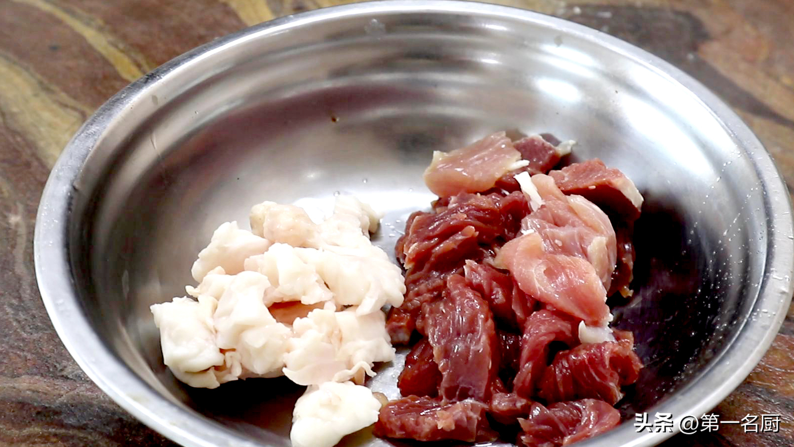 秋季,遇到卷心菜敞开吃,天然叶酸高!简单一炒比肉香,咋吃都不腻-卷心菜有叶酸吗